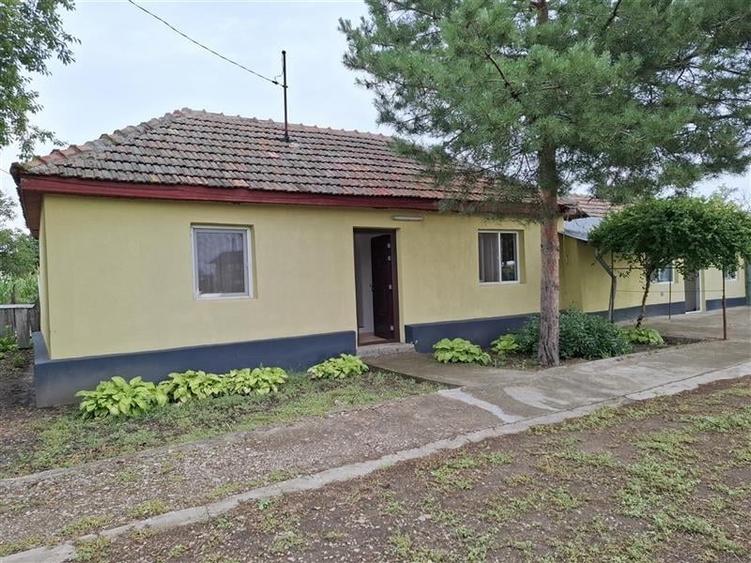 Casă individuală cu 3 camere cu Teren 1870 Mp în Oreavu