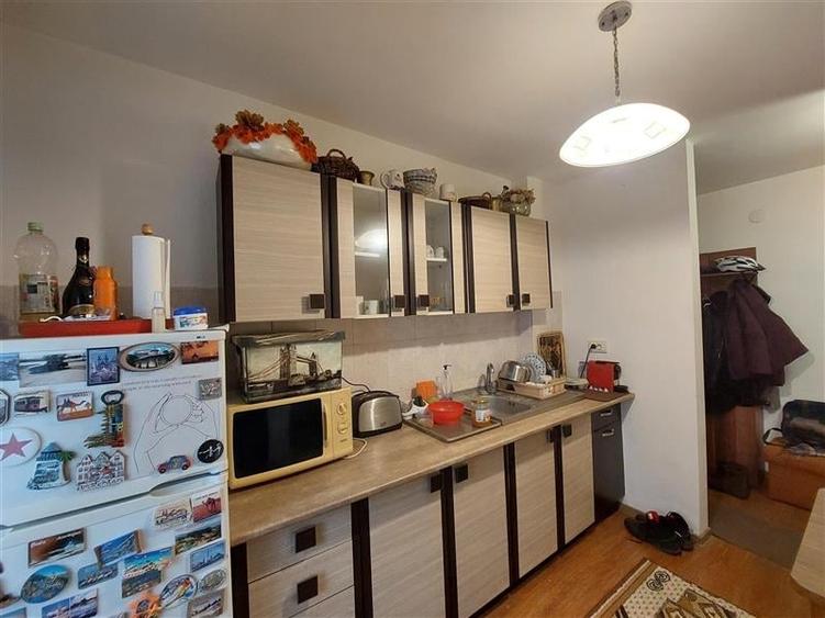 Apartament cu 2 camere semidecomandat, mobilat în Micălaca