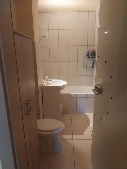 Apartament cu 3 camere decomandat în Polivalentă