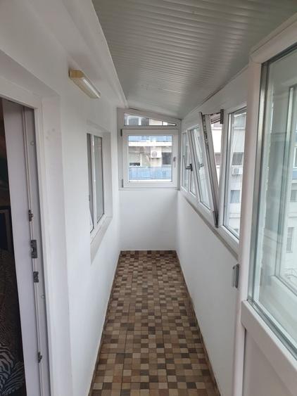 Apartament cu 3 camere semidecomandat în Unirii