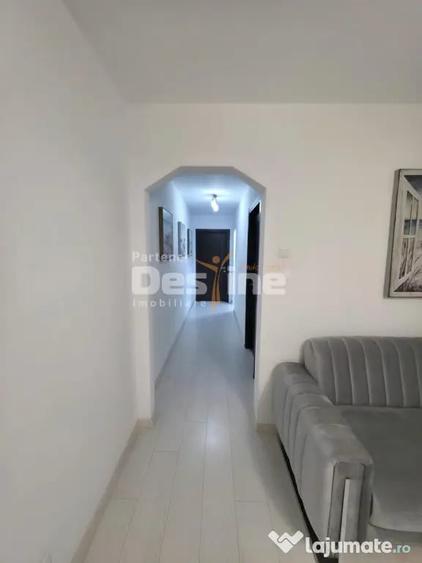 Apartament cu 3 camere semidecomandat în Gorjului