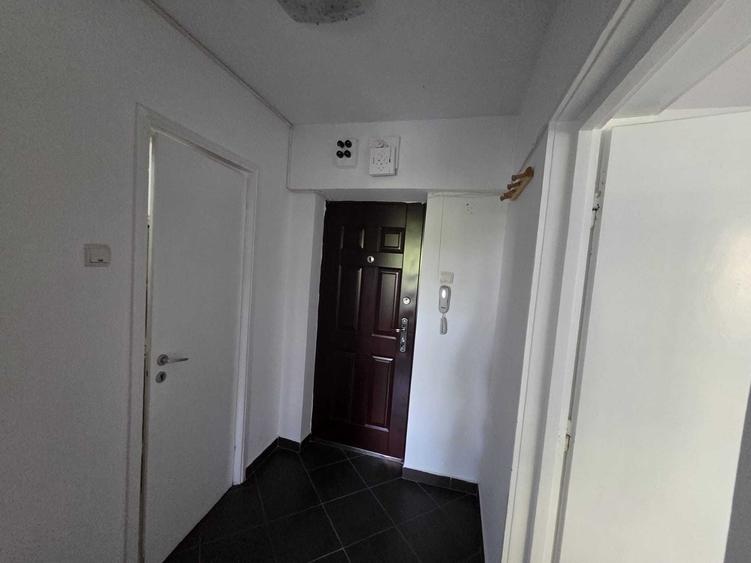 Apartament cu 2 camere decomandat în 1 Mai