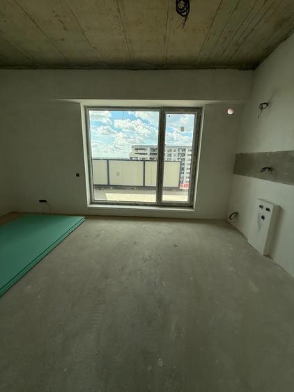 Apartament cu 3 camere semidecomandat în Metalurgiei