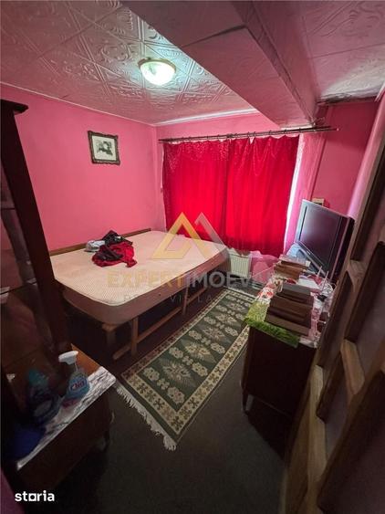 Casă cu 4 camere cu Teren 4900 Mp în Central