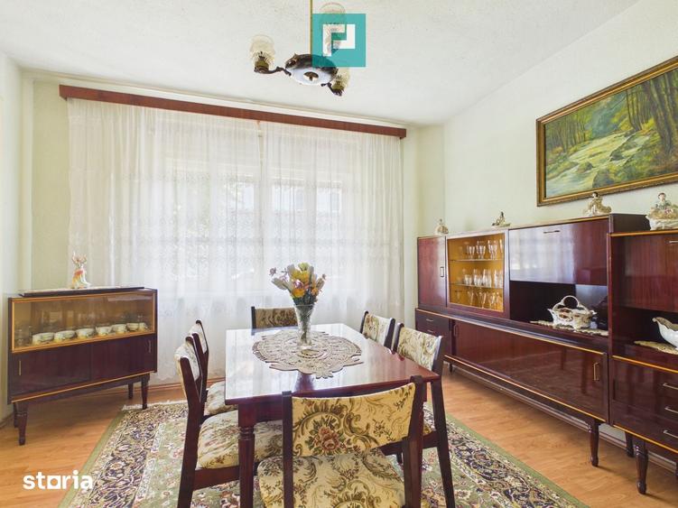 Casă cu 10 camere cu Teren 503 Mp în Central