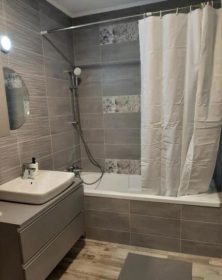 Apartament cu 4 camere decomandat în Soarelui