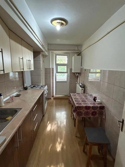 Apartament cu 4 camere decomandat în Micro 38