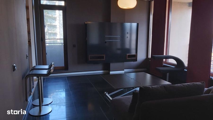 Apartament cu 3 camere semidecomandat în Plopilor