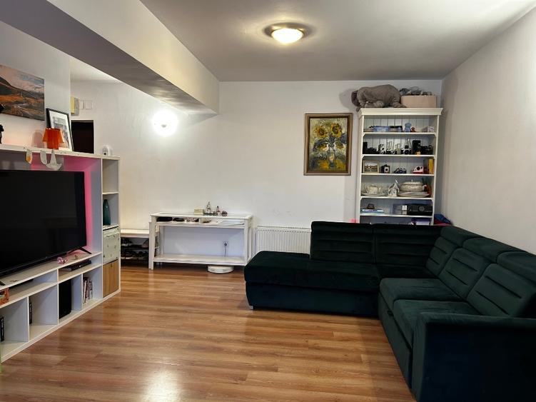 Apartament cu 3 camere decomandat, mobilat în Ostratu