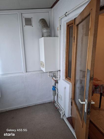 Apartament cu 3 camere decomandat în Tractorul