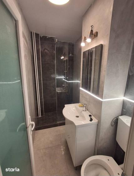 Garsonieră decomandată în Decebal