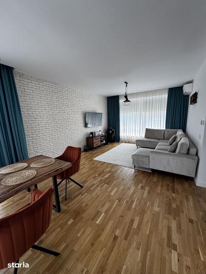 Casă cu 5 camere cu Teren 457 Mp în Corbeanca