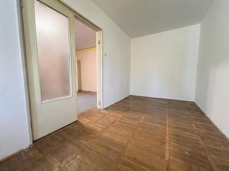 Apartament cu 2 camere nedecomandat în P-ța Doina