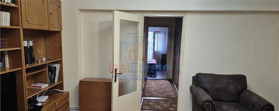 Apartament cu 3 camere decomandat în Filiași
