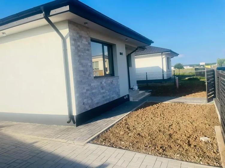 Casă cu 4 camere cu Teren 528 Mp în Tamași
