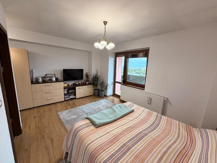 Apartament cu 3 camere semidecomandat, mobilat în Pantelimon