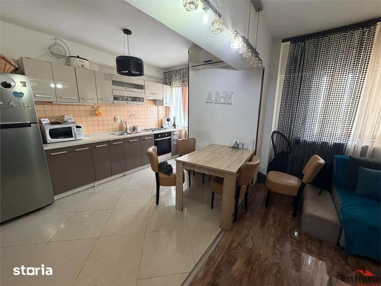 Apartament cu 3 camere decomandat în Central