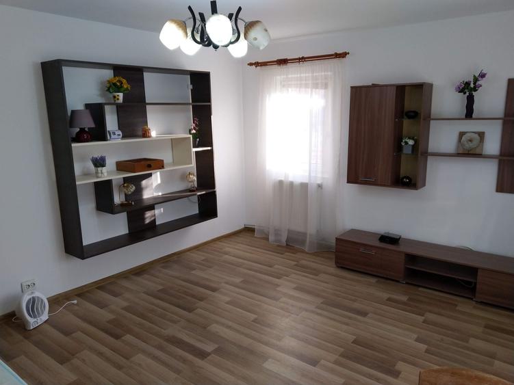 Apartament cu 2 camere decomandat în Curtești