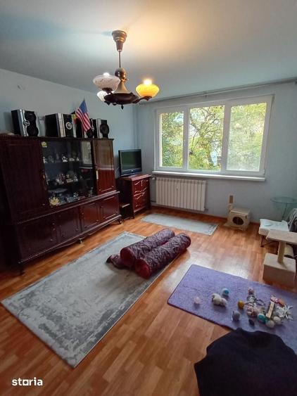 Apartament cu 3 camere decomandat în Drumul Taberei