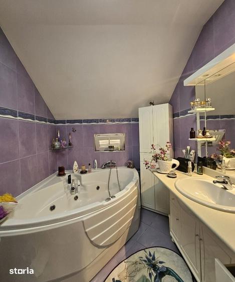 Casă cu 4 camere cu Teren 1229 Mp în Rontău