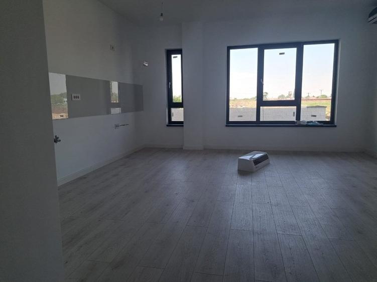 Apartament cu 3 camere nedecomandat în Aradului