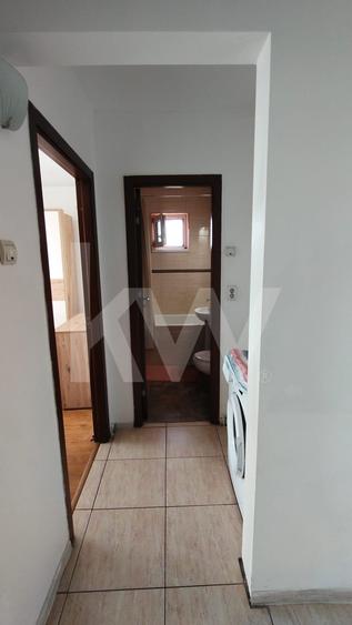 Apartament cu 3 camere decomandat, mobilat în Vasile Aaron