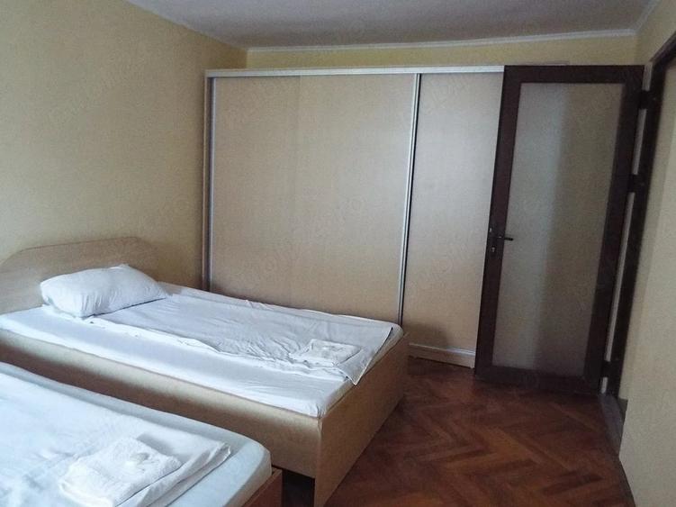 Casă cu 8 camere cu Teren 500 Mp în Iosia