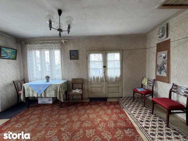 Casă cu 3 camere cu Canalizare în Central