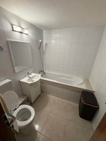 Apartament cu 3 camere decomandat în Dristor