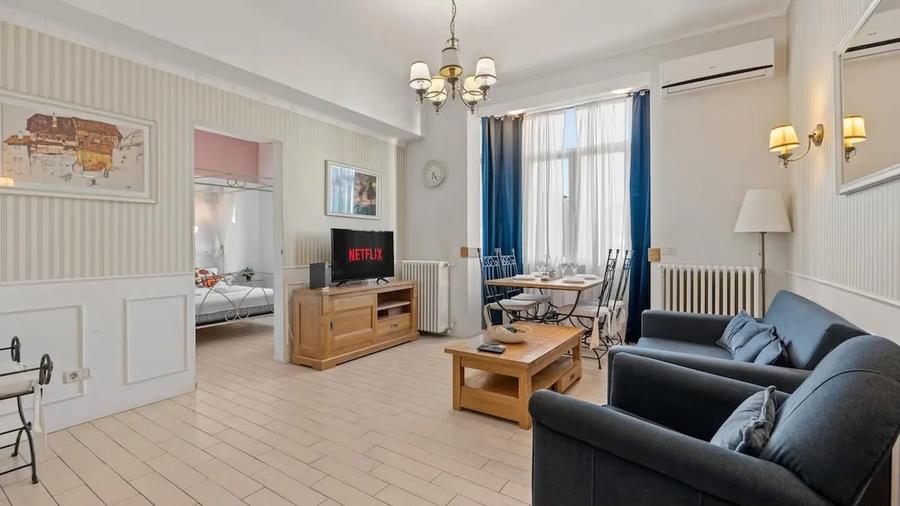 Apartament cu 3 camere semidecomandat în Universitate