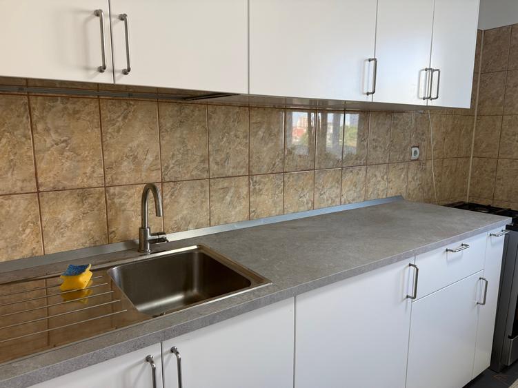 Apartament cu 2 camere semidecomandat în Bucur Obor