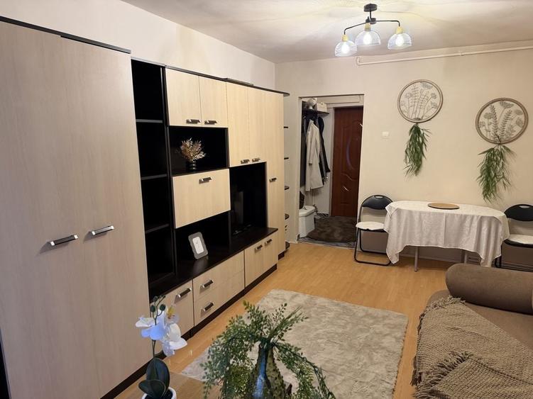Garsonieră decomandată în Central