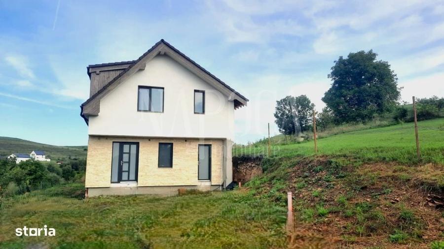 Casă cu 4 camere în Luna
