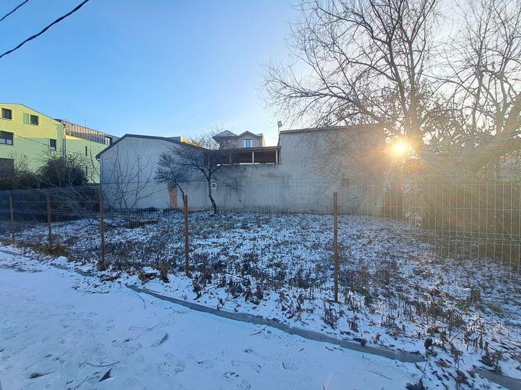 Teren Construcții intravilan de 340 mp, în Tei