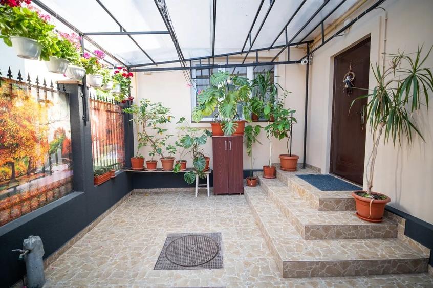 Casă individuală cu 4 camere decomandat cu Canalizare în Dristor