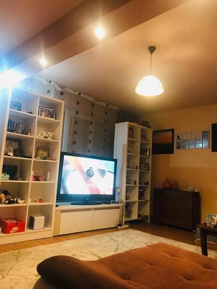 Casă cu 4 camere în Romanești