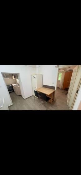 Apartament cu 2 camere decomandat în Rovine
