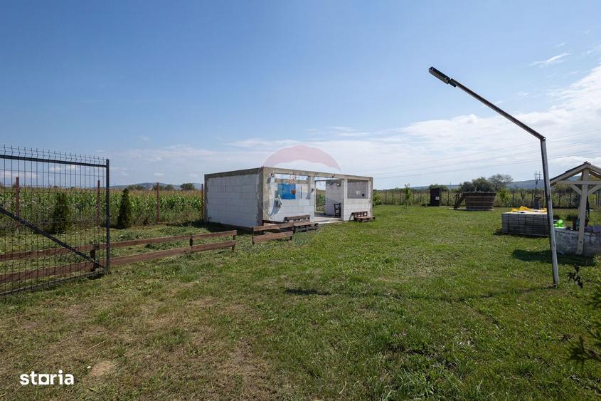 Teren de 3700 mp, în Sântimbru