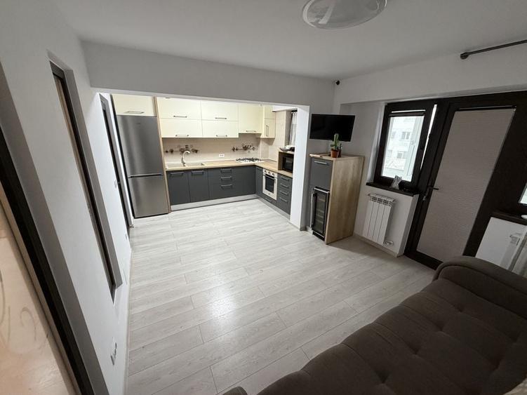 Apartament cu 4 camere decomandat în Central