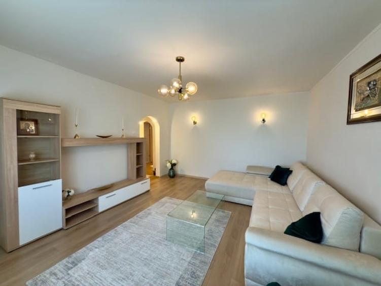Apartament cu 3 camere decomandat, mobilat în Vitan Mall
