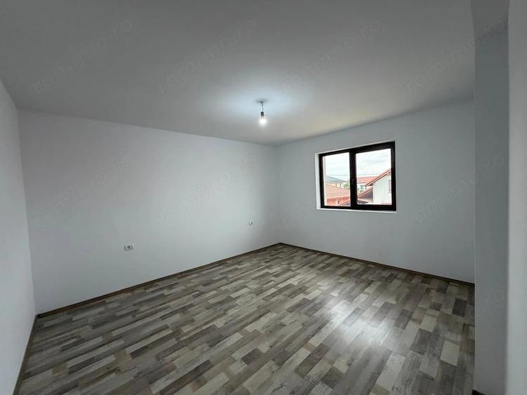 Casă cu Teren 253 Mp în Est