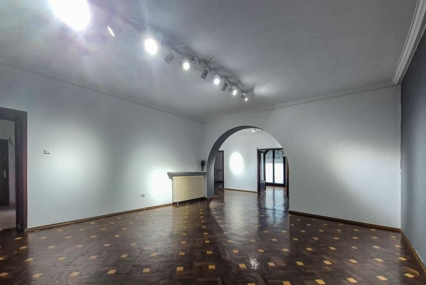 Apartament cu 5 camere în Dorobanți