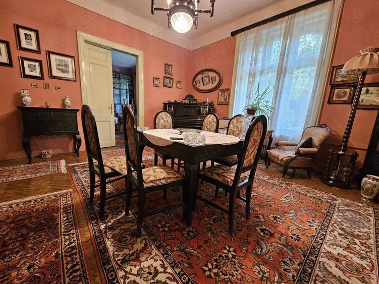 Apartament cu 4 camere decomandat în P-ța Maria