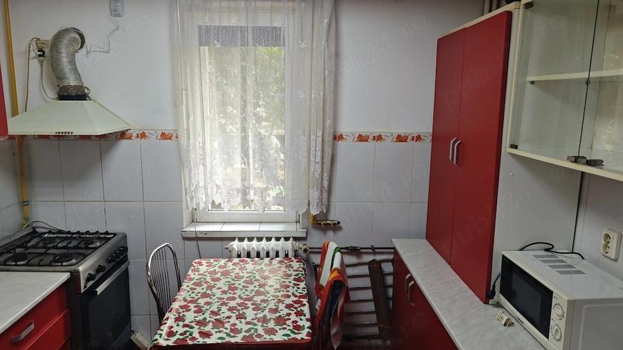 Apartament cu 3 camere semidecomandat în Crihala
