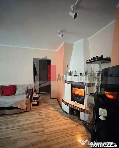 Apartament cu 3 camere semidecomandat în Rahova
