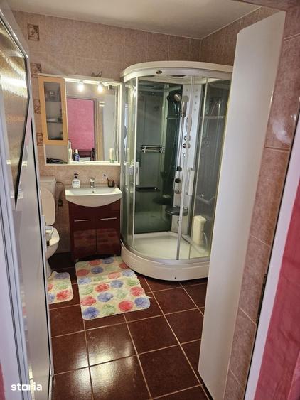 Casă cu 6 camere cu Teren 800 Mp în Micești