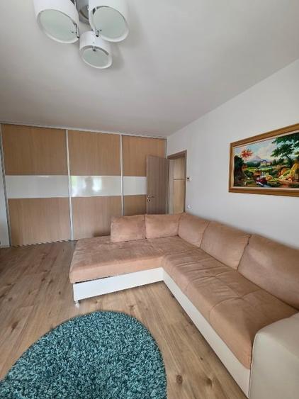 Apartament cu 2 camere semidecomandat, mobilat în Băneasa