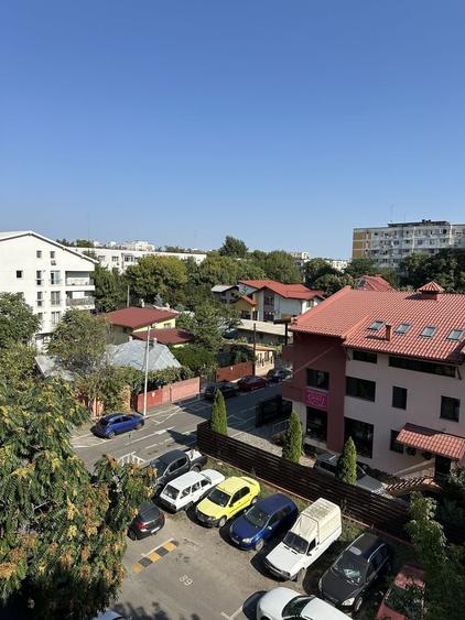 Apartament cu 3 camere decomandat în Apărătorii Patriei