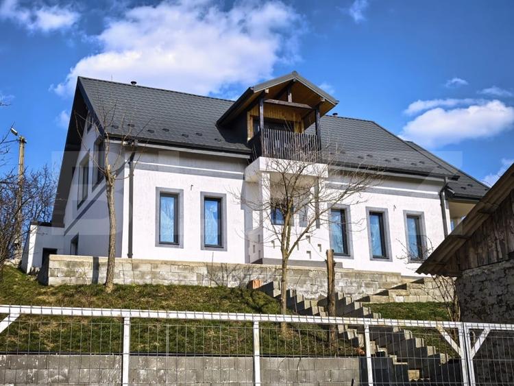 Casă individuală cu 7 camere cu Canalizare în Țigănași