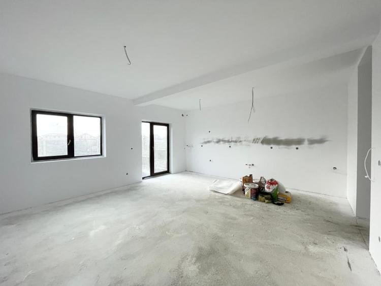 Duplex cu 4 camere cu Canalizare în Moșnița Veche